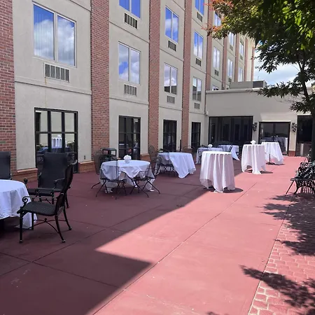Doubletree By Hilton Bloomington
