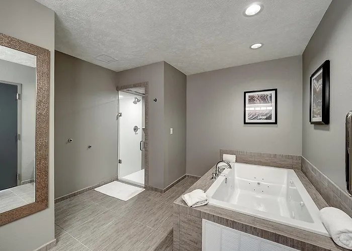 Doubletree By Hilton Bloomington